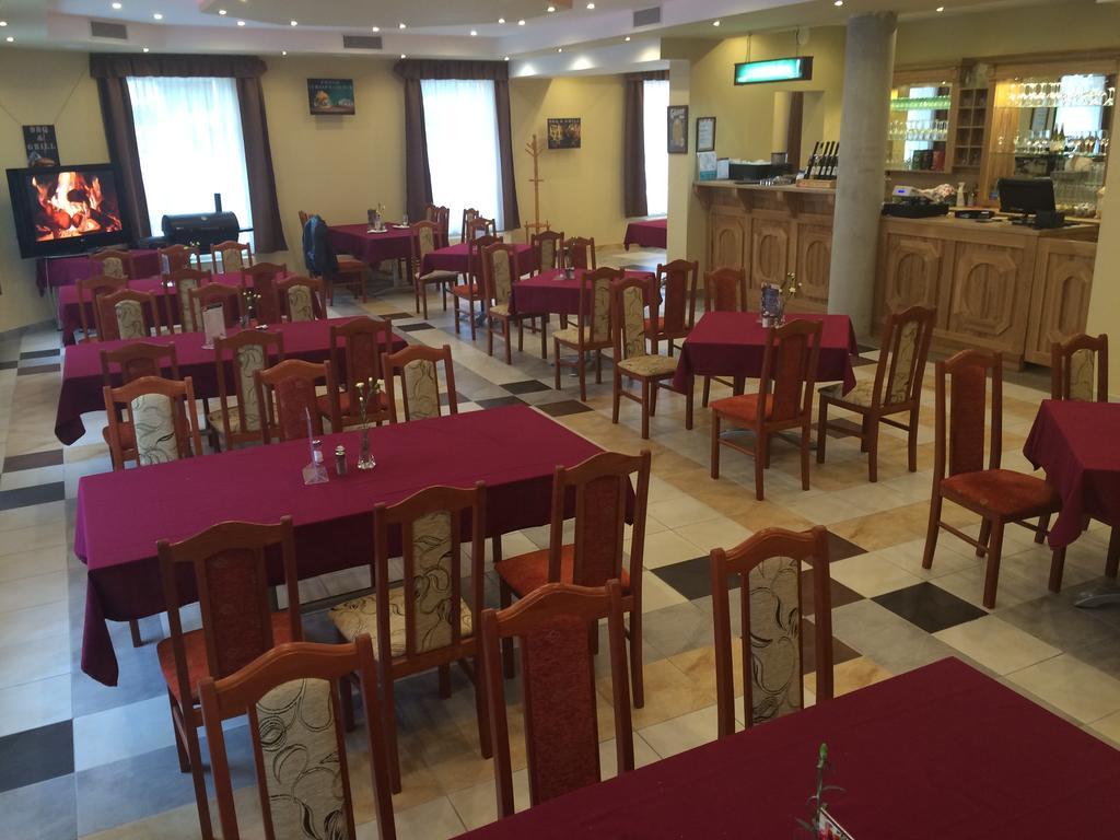 Aranytal Panzio Bed & Breakfast Komarom Ngoại thất bức ảnh