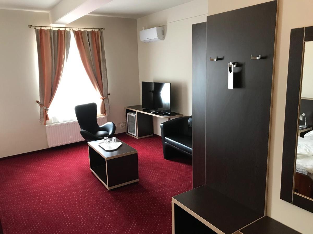Aranytal Panzio Bed & Breakfast Komarom Ngoại thất bức ảnh